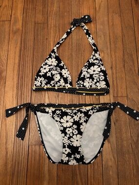 Hula Honey Bikini Top Size: L Bottoms Size: M